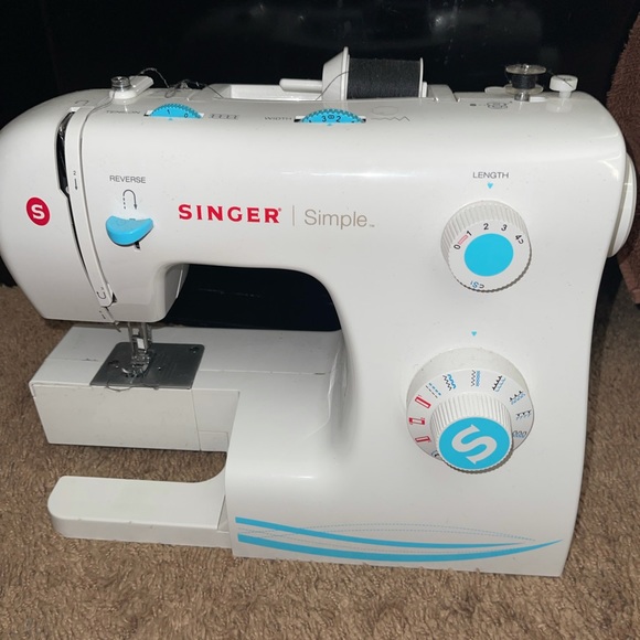 Singer Sewing Machine - Picture 3 of 5